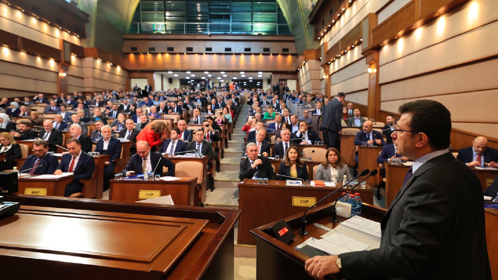 İBB'nin bütçe görüşmelerinde İmamoğlu-Göksu polemiği: Birkaç ay sonra emekli olacak; öyle görünüyor