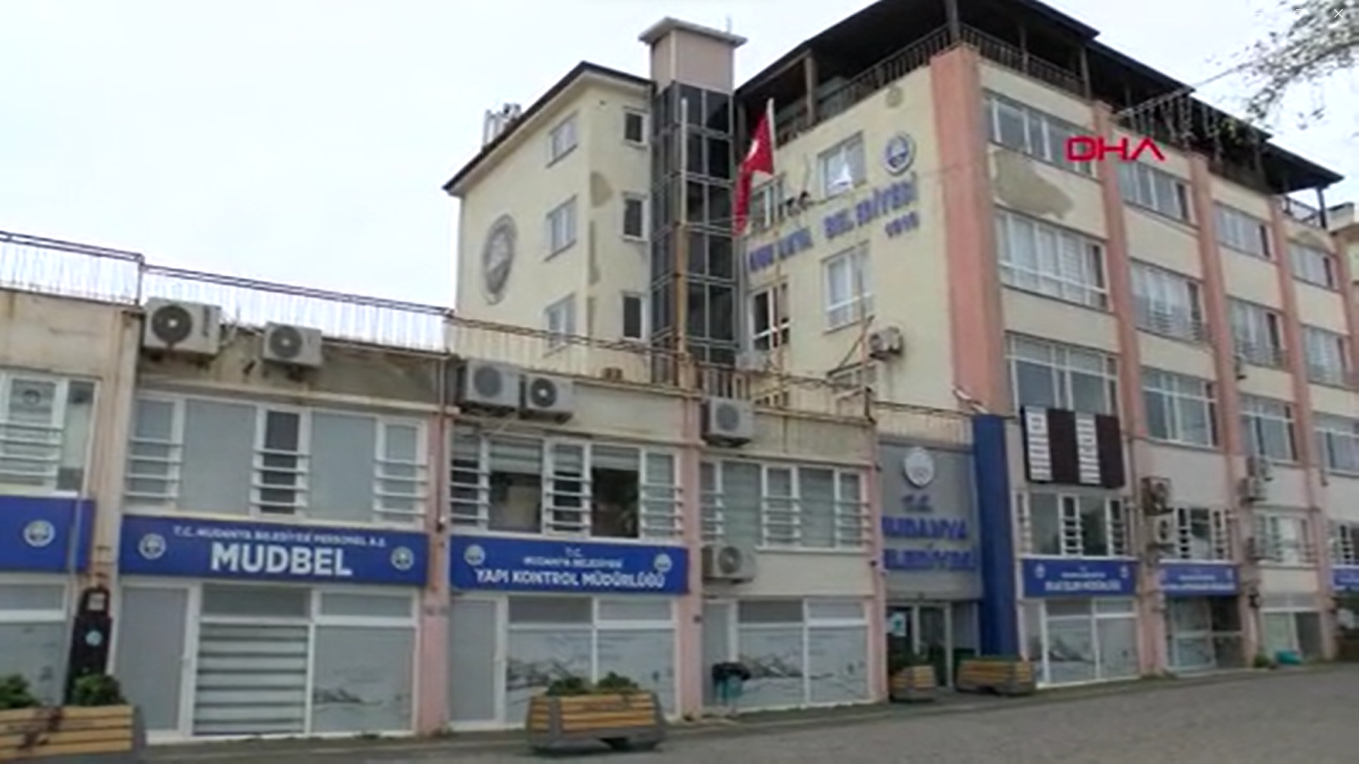 Gemlik K&ouml;rfezi'nde 5.1 b&uuml;y&uuml;kl&uuml;ğ&uuml;nde deprem; bazı binalarda &ccedil;atlaklar oluştu