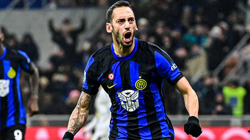 Hakan Çalhanoğlu'ndan transfer iddialarına yanıt!