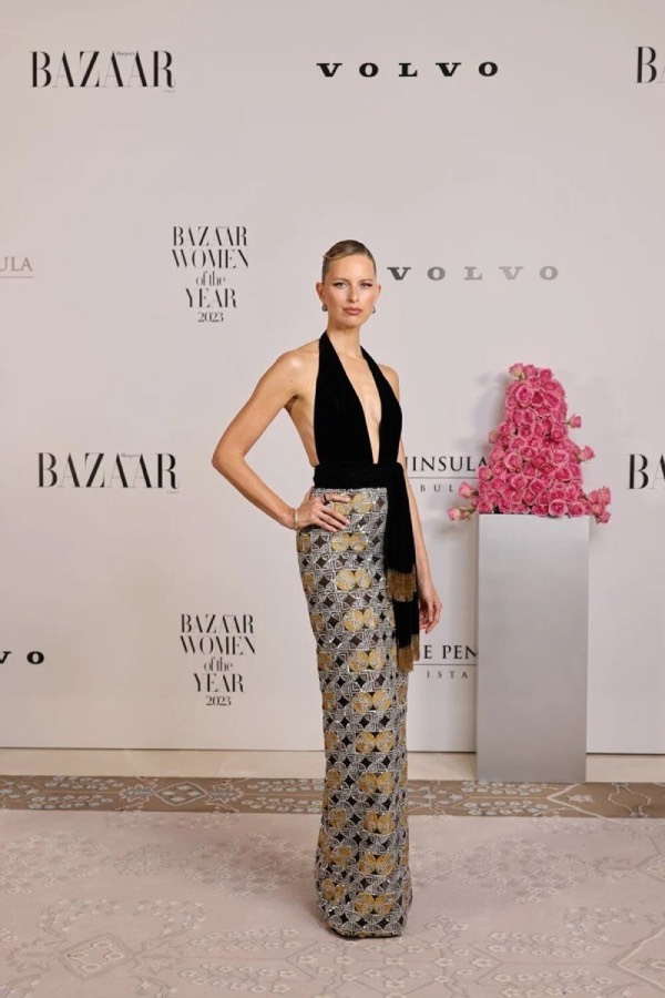 Sunuculuğunu Jülide Ateş’in yaptığı gecede "Yılın Global İkonu" olarak dünyaca ünlü model Karolina Kurkova seçildi.