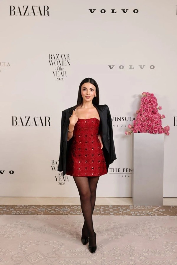 Özge Yağız
