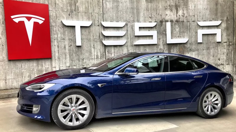 Tesla kondigt terugroepactie aan van meer dan 2 miljoen voertuigen