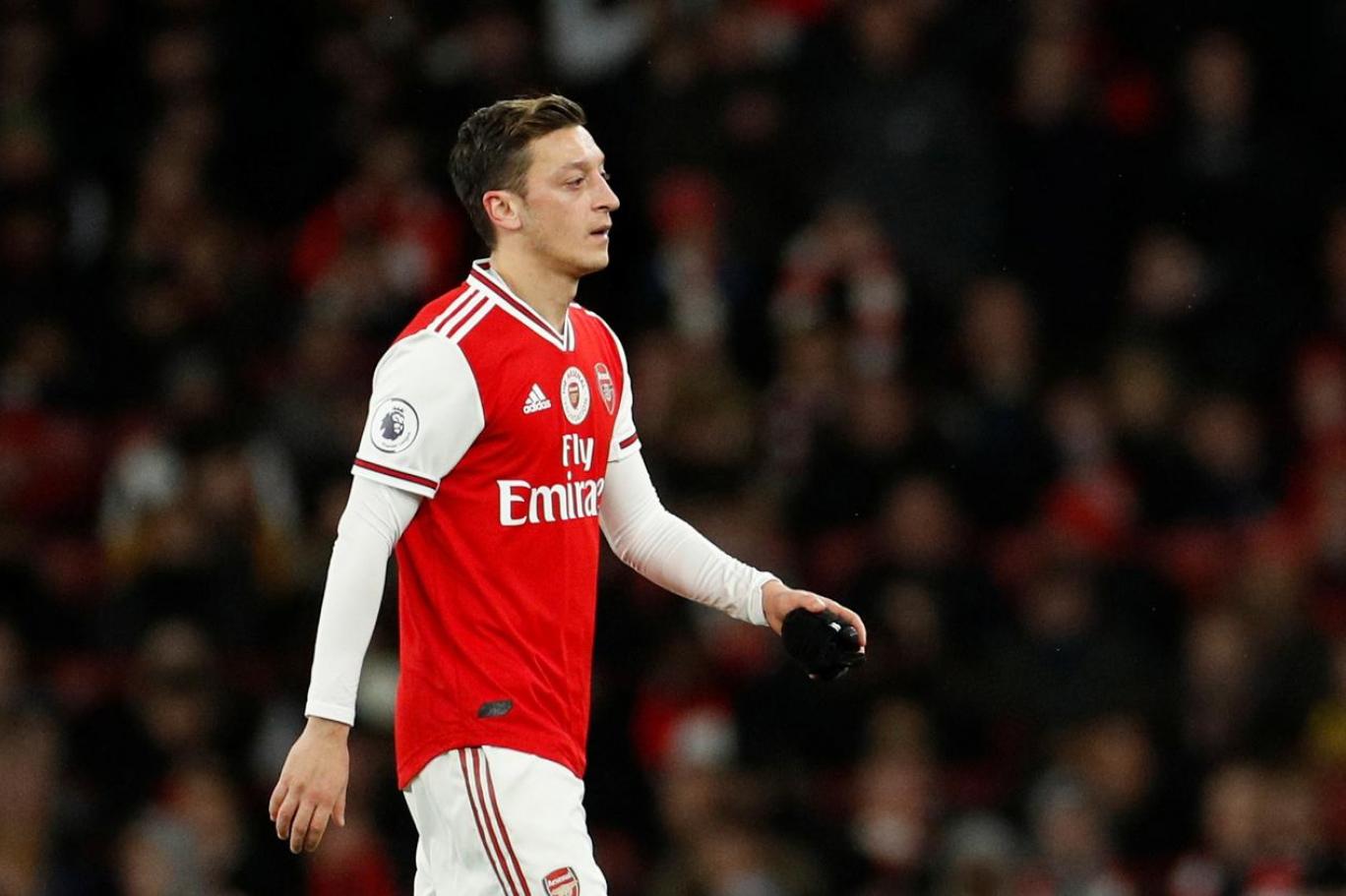 ÖZİL'DEN 25 YAŞ GÖNDERMESİ |  Mesut Özil yaptığı paylaşımda, Leonardo DiCaprio'nun 25 yaşından büyük kadınlarla birlikle olmamasına göndermede bulunarak "Arsenal 25 yıldan daha eski, Arsenal'i neden bilmesi gereksin ki?" ifadelerini kullandı.