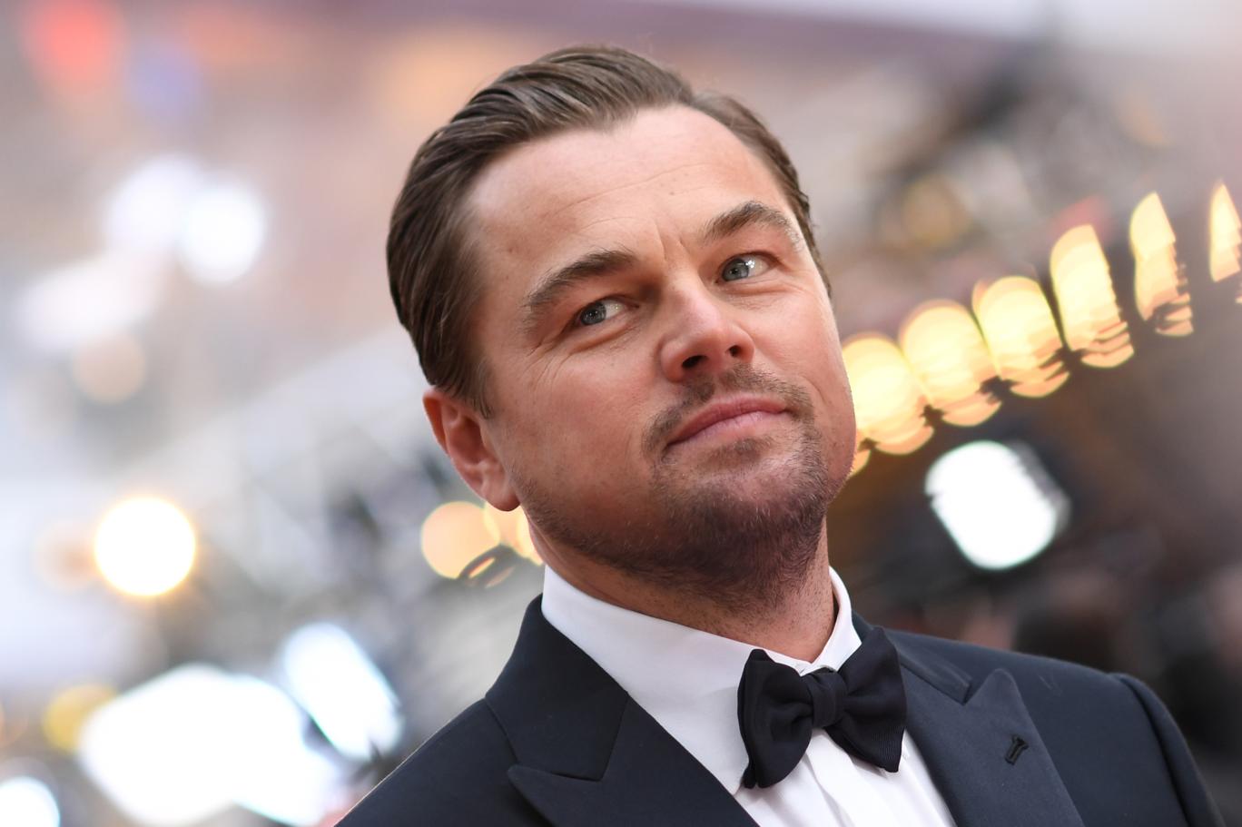 ABD'li dünyaca ünlü aktör Leonardo DiCaprio filmlerinin yanı sıra ilişkileriyle de çok konuşulurken 25 yaşından büyük kadınlarla aşk yaşamadığı iddialarıyla sık sık gündeme geliyor.