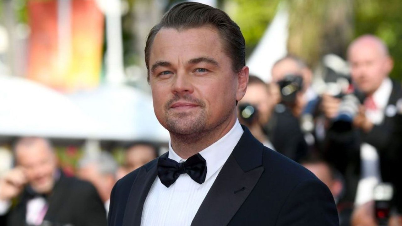 "FUTBOLU TAKİP ETMİYORUM" | Leonardo DiCaprio'nun "Futbolu takip etmiyorum. Arsenal ne?" sözlerine Mesut Özil'den sosyal medyayı sallayan bir cevap geldi.