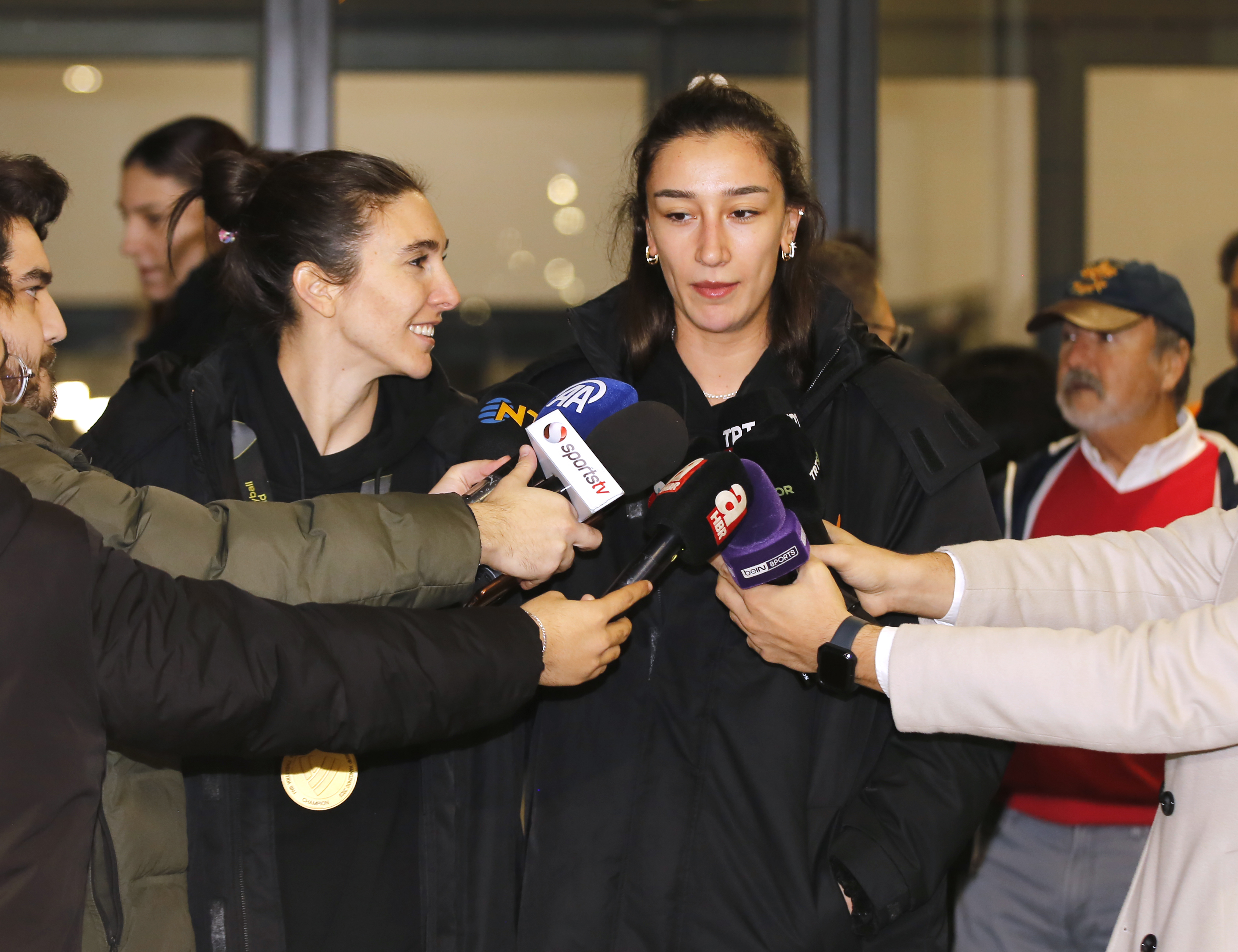 Şampiyon Eczacıbaşı Dynavit yurda d&ouml;nd&uuml;