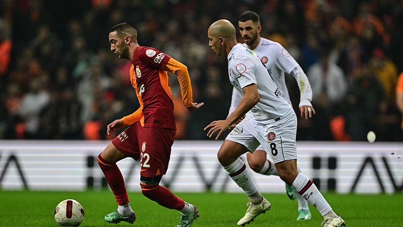 Levent Tüzemen - Sabah: Galatasaray'ın bu sezon ecel terleri dökerek kazandığı tek maç, Karagümrük mücadelesi oldu. Vurdumduymaz, laubali, coşkusu düşük, heyecandan uzak bir Galatasaray izledik.