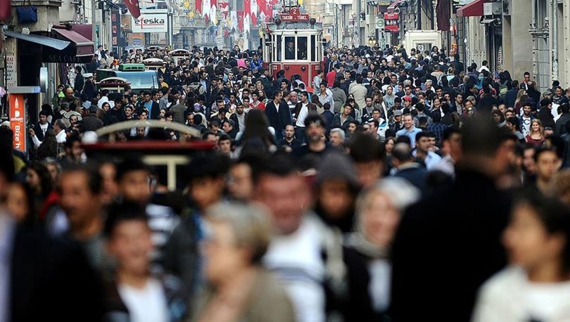 İstanbul’da yaşam her zamankinden daha zor ve diğer tüm illerden daha pahalı oldu.  Sonuç olarak, yapılan hesaplamalar bir haneye iki asgari ücret de girse İstanbul’da yaşam maliyetinin karşılanmasının kolay olmayacağını ve yoksulluk sınırının eşiğinde bir yaşam sürüleceğini gösteriyor. 