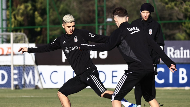 Transfer çalışmalarına devam eden Beşiktaş'ta, yapılan liste ortaya çıktı. Aybaba, ilk etapta yerli oyuncuların takıma katılmasını istiyor. İşte listedeki isimler...