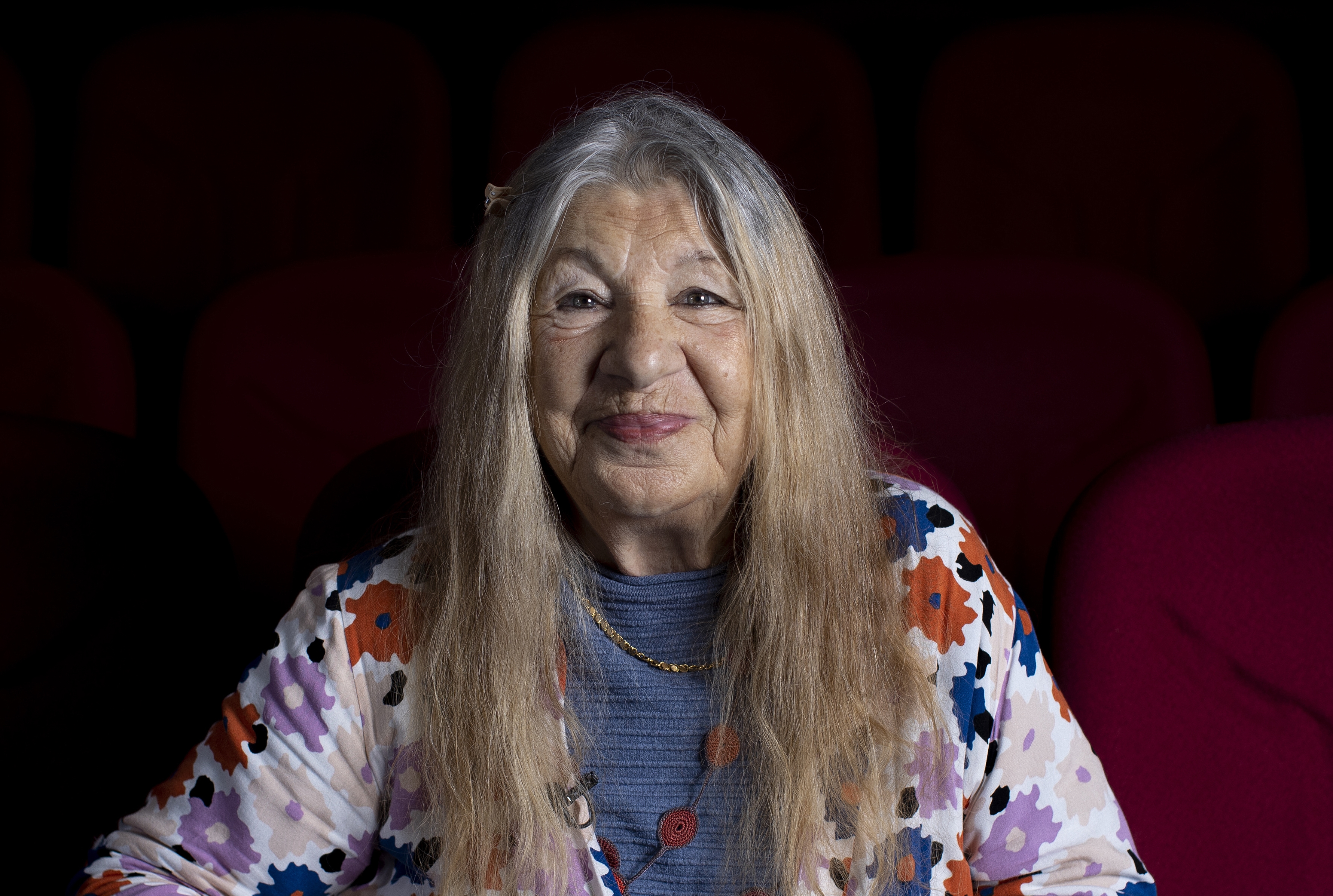 Tiyatro sanatçısı, yönetmen, şarkıcı ve eğitmen Ayla Algan, 86 yaşında hayata gözlerini yumdu. Algan'ın evinde senaryo okurken rahatsızlandığı öğrenildi. Algan, Paris’in ünlü konser salonu Olympia’da sahne alan ilk Türk sanatçıydı.