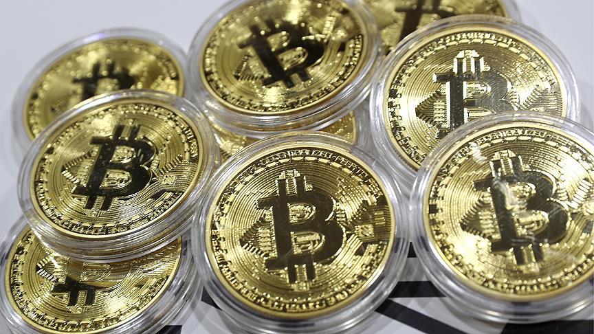Soru 1: Spot Bitcoin ETF nedir? Spot Bitcoin ETF, kripto para birimi Bitcoin ile sunulan yatırım fonudur. Diğer borsa yatırım fonları (ETF) gibi, menkul kıymet borsaları üzerinden işleme sunuldu.