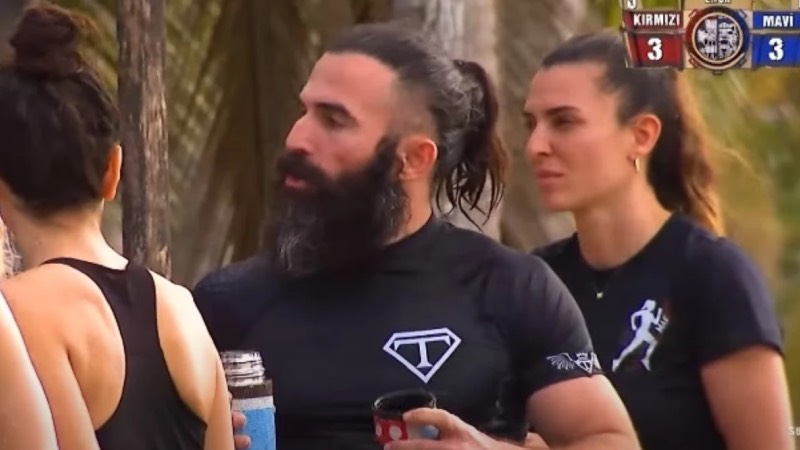 ACUN ILICALI'DAN UYARI Acun Ilıcalı, ödül oyununda Turabi ve Hakan'ın oyun oynanırken oyunu engelleyecek kadar tartışmayı büyütmesinden rahatsız olduğunu söyledi.