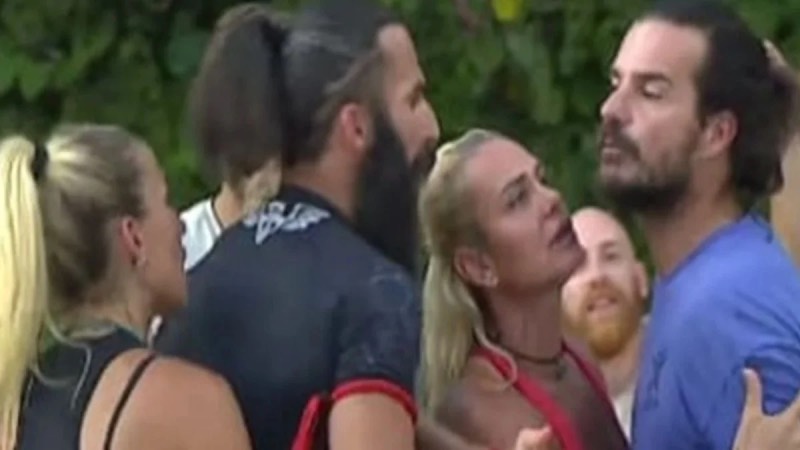 Ilıcalı, Hakan'a dönerek "Sizlerden beklediğimiz, böyle oyun oynanırken, böyle bir ihlal olursa, o oyunu bitirirsin sonra bunun hakemi var. Belki itirazda bulunabilir ancak tansiyonu düşürmemiz lazım. Kendi yaptığımız şeyi başkası yaptı diye ortamı germeye gerek var mı? Yok" dedi.