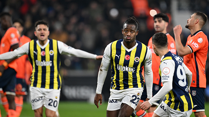 Engin Kehale - Hürriyet: Son anlara girilirken imdada, Szymanski’nin şutunda kolunu açarak penaltıya sebep olan Onur yetişti. Batshuayi’nin kusursuz penaltısı, Fenerbahçe’nin aslında ilk yarıdan hakkı olan üç puanı son nefeste almasını sağladı.