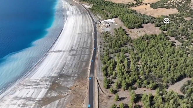 Salda Gölü'nün kıyısına asfalt yapıldı!