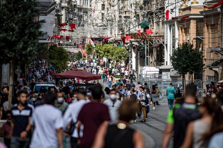 Türkiye'nin toplam nüfusunun yüzde 18,34’ünü barındıran şehirde 7,80 milyon erkek ve 7,84 milyon kadın yaşıyor.
