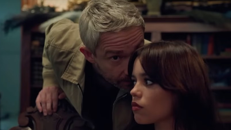 'Miller's Girl' filmi için kamera karşısına geçen ABD'li oyuncu Jenna Ortega, 18 yaşındaki öğrenci 'Cairo'yu canlandırırken, 'The Office', 'Yüzüklerin Efendisi', 'Sherlock' gibi yapımlardan tanıdığımız Martin Freeman ise 52 yaşındaki öğretmeni 'Jonathan Miller'ı canlandırıyor.