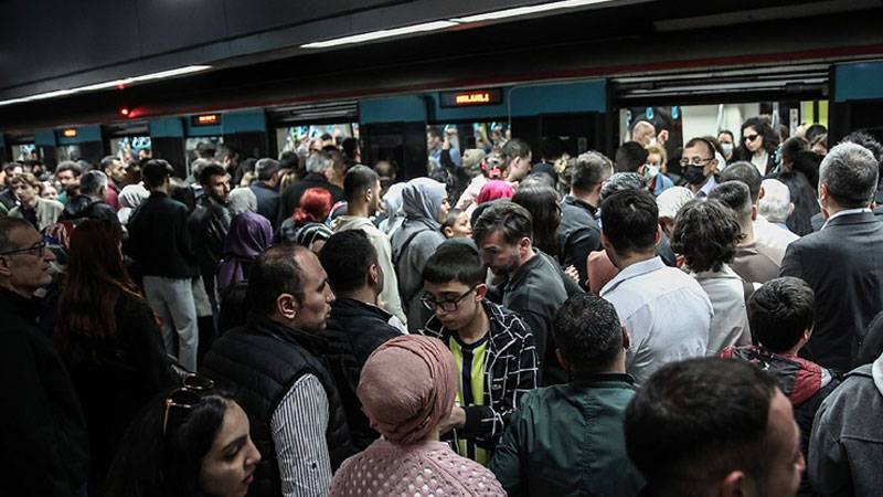 Türkiye genelinde geniş ailelerden oluşan hane halkları sayısı, 3 milyon 476 bin 510, çekirdek ailesi bulunmayan birden fazla kişiden oluşan hane halkı sayısı da 860 bin 757 olarak hesaplandı.