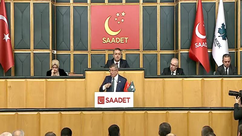 Saadet-Gelecek Grubu | Davutoğlu: İnsan haklarına ve özgürlüklerine değer veren yepyeni bir Anayasa'yı inşallah bir gün biz yazacağız