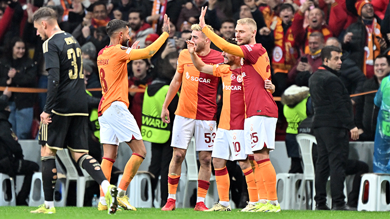 Engin Kehale - Hürriyet: Son dakikalarda Sparta Prag’ın kontralarına, sanki 90 dakika bu anı beklemiş olan İcardi cevap verdi ve sarı kırmızılılar, oyunun büyük bölümünde kontrolü rakibe vermesine rağmen tur için çok önemli galibiyeti almayı başardı. Krejci, Birmancevic ve Rynes’in yokluğunda ikinci maç işimiz daha kolay olabilir.