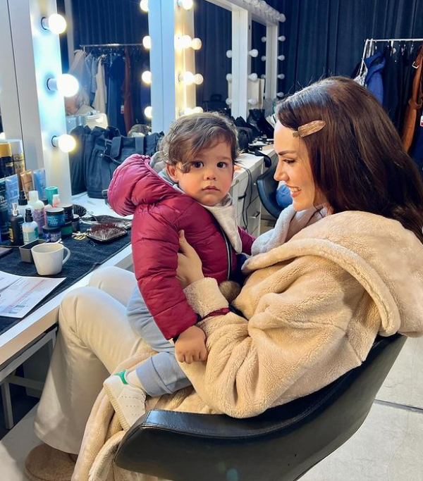  Fahriye Evcen'in paylaşımına kısa sürede binlerce beğeni ve yorum yağdı.