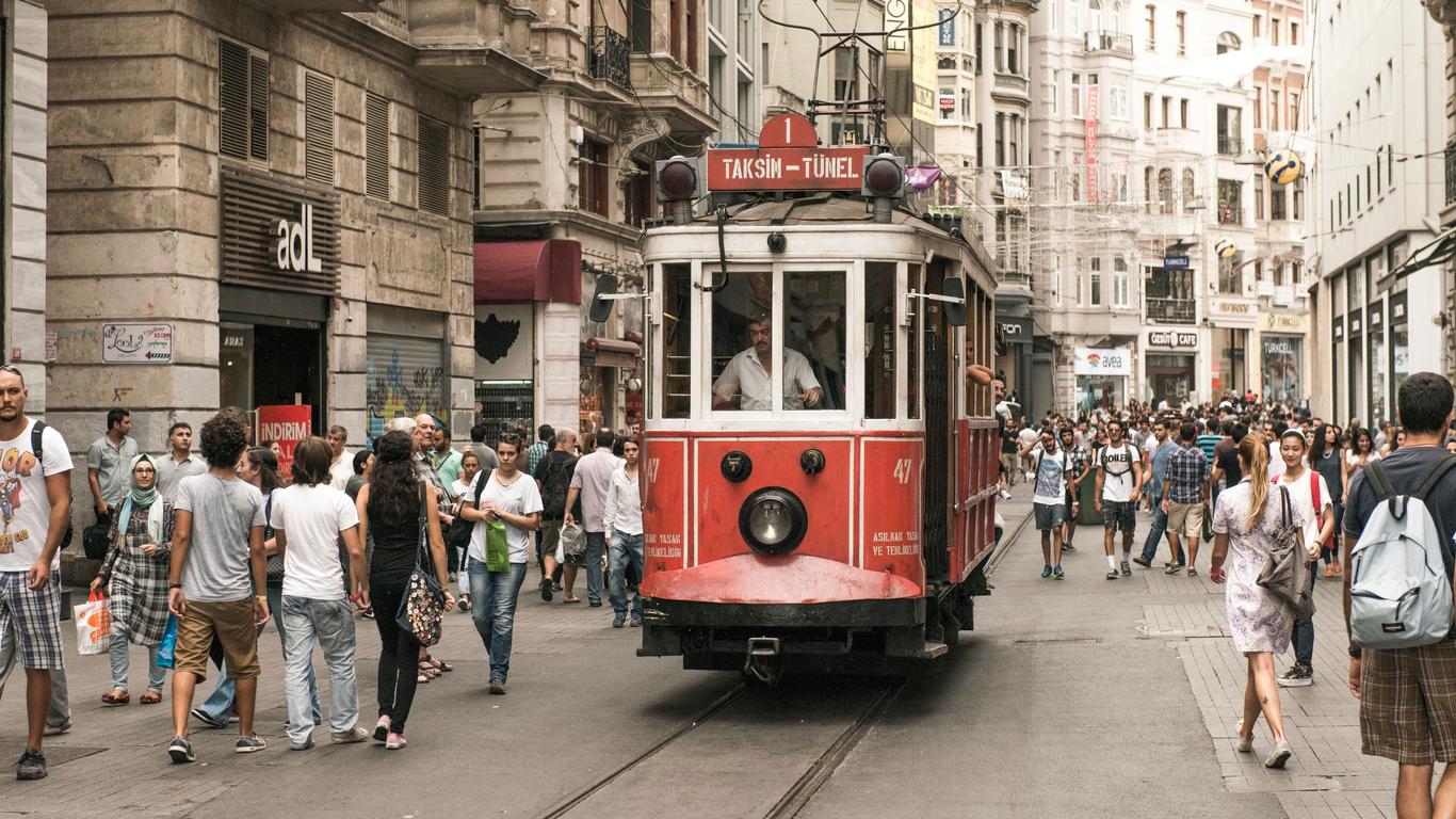 İstanbul Planlama Ajansı’nın araştırmasına göre İstanbul’da yaşamanın maliyeti geçen yılın aynı ayına göre yüzde 81 arttı. İstanbul’da dört kişilik bir ailenin ortalama yaşam maliyeti 55.321 lira olarak hesaplandı.