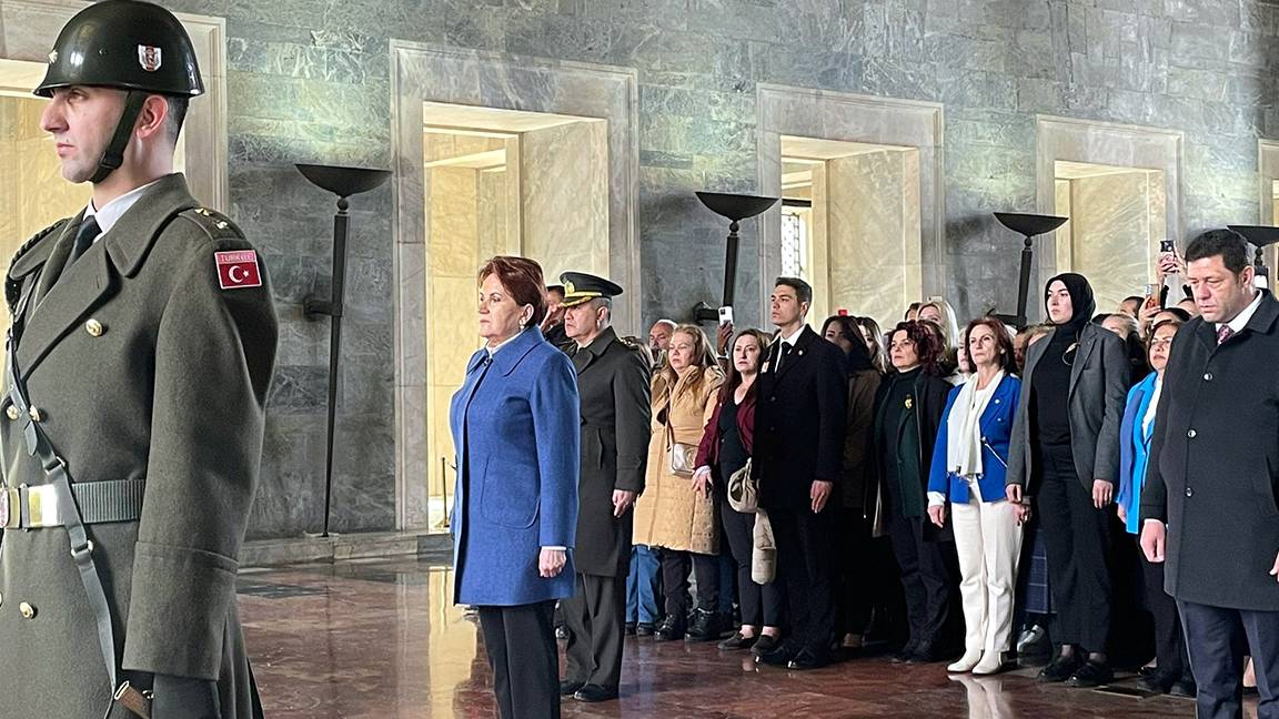 Akşener, İyi Partili kadınlarla Anıtkabir'i ziyaret etti