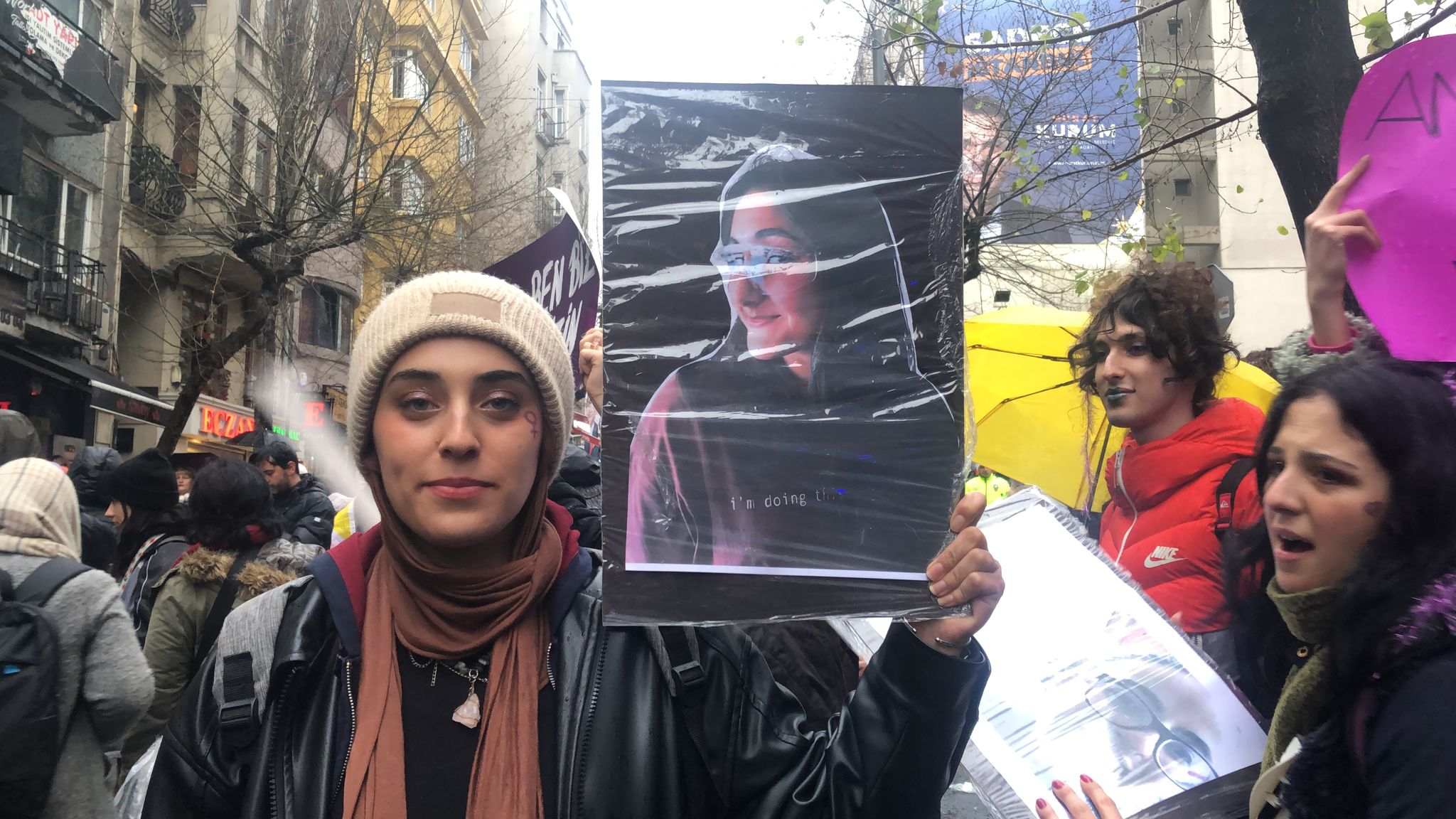 8 Mart | Feminist Gece Yürüyüşü için sokaklara çıkan kadınlar ve LGBTİ+'lar pankartlarla böyle haykırdı!