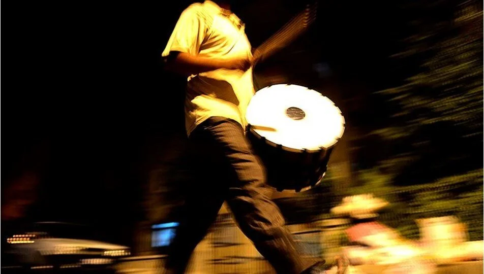 Halk arasında "canavar düdüğü" olarak anılan siren sistemiyle ilçedeki davul çalma geleneği de sona erdi.