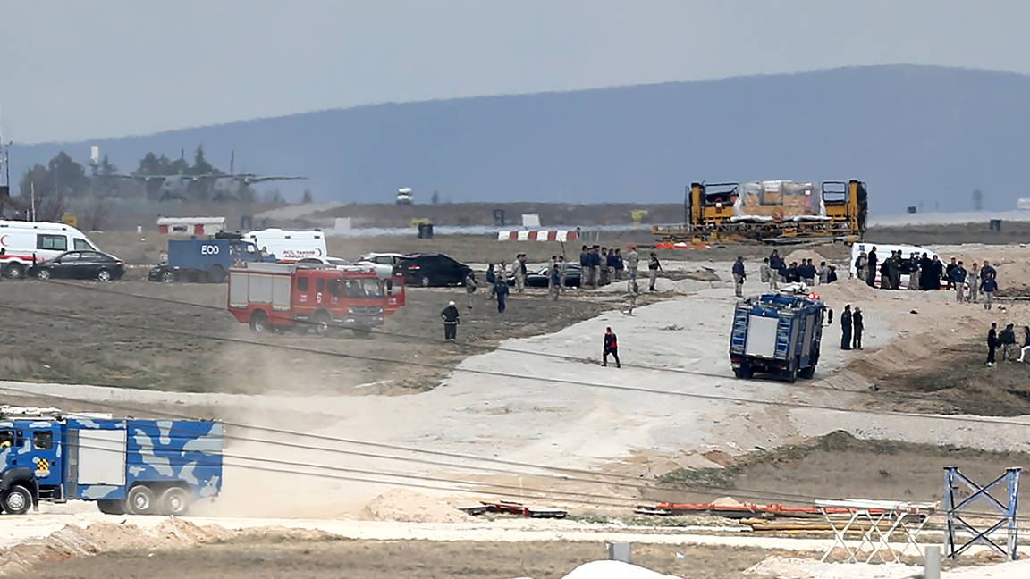 Konya'da askeri eğitim uçağı düştü: Bölgede bulunan bir işçi şehit oldu