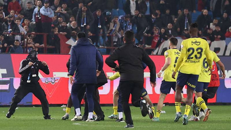 İçişleri Bakanı Yerlikaya duyurdu: Trabzonspor-Fenerbahçe maçıyla ilgili soruşturma başlatıldı