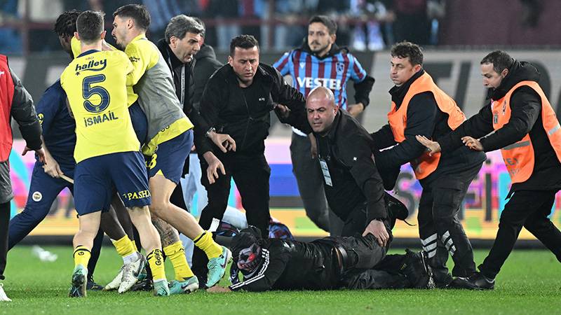 Gençlik ve Spor Bakanı Bak'tan Trabzonspor-Fenerbahçe maçı sonrası yaşananlarla ilgili açıklama