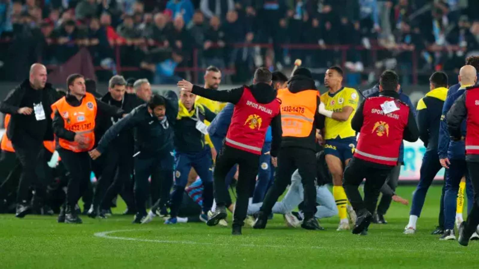 Trabzonspor Yardımcı Antrenörü Korkmaz: Bir Trabzonspor taraftarına kaç kişi vuruyordu, bu insanlığa sığmaz
