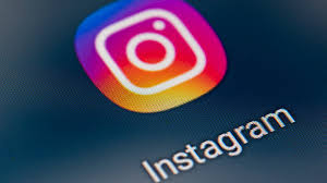 Henüz yayınlanmamış olan bu özellik, takip isteğinize bir neden ekleme, Not İstemleri ve DM'ler için animasyonlu emoji gibi geliştirilmekte olduğu bildirilen Instagram özelliklerine ekleniyor. Kısa bir süre önce uzun süreli bir kesintiye uğrayan Meta, istismarcı içerik raporlarının ortaya çıkmasının ardından ateş altında kaldı. Şirket ayrıca artık Facebook ve Instagram'da siyasi içerikleri "proaktif olarak önermeyeceğini" duyurdu.