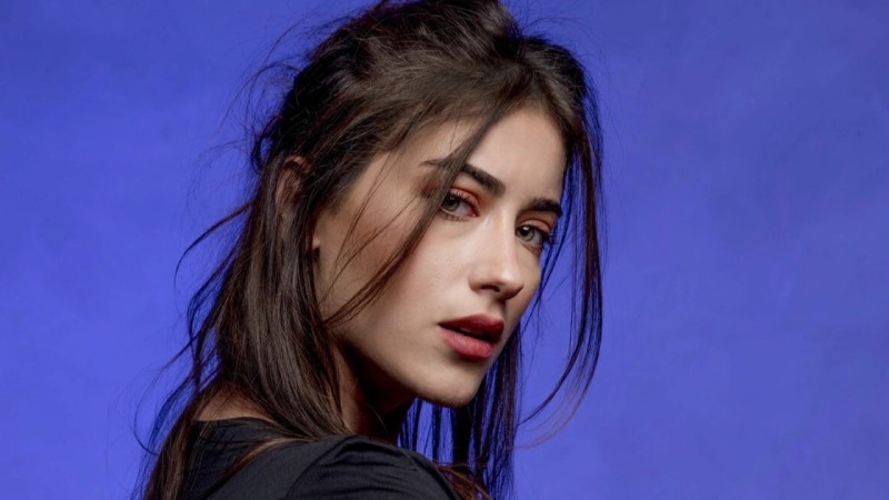 Hazal Kaya'dan milyonluk anlaşma: Alacağı ücret dudak uçuklattı ...