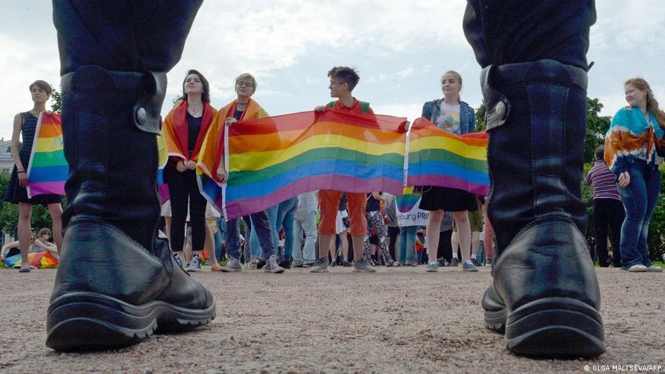 Rusya'da LGBT aktivizmi kara listeye alındı