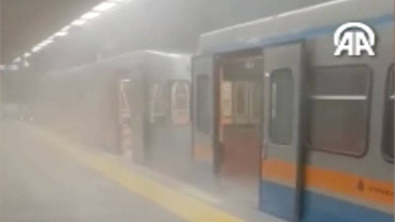Aksaray Metro İstasyonu'nda trenden duman çıktı, seferler aksadı