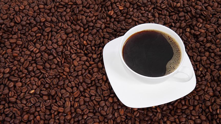 KAHVE: Aşırı kahve tüketiminin migren atağını tetikleyebileceği belirtilmektedir. Aynı şekilde kafein yoksunluğu da baş ağrısına neden olabilmektedir. Bu nedenle kahve içilen saat ve miktar önemlidir.