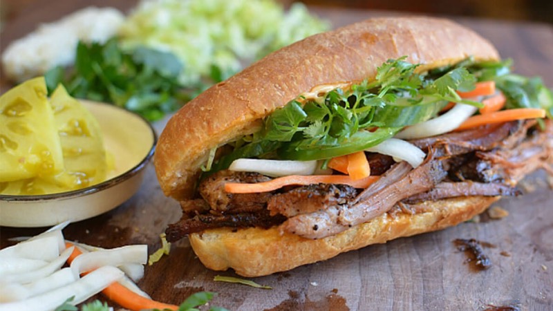 4. Banh mi / Vietnam Bánh mì, popüler bir Vietnam sandviç çeşididir. 