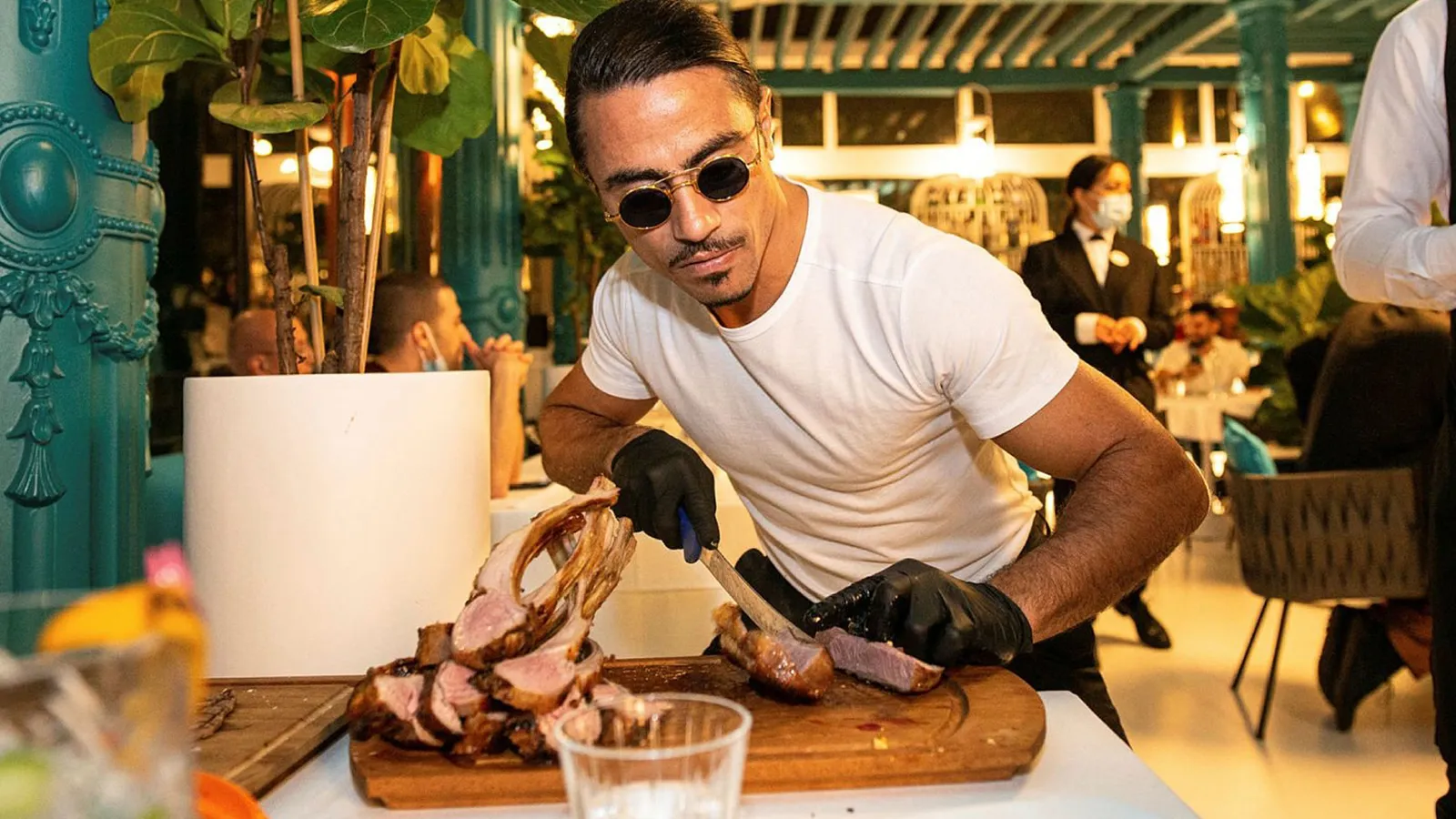 Nusr-Et’in Suudi Arabistan’ın başkenti Riyad’daki restoranı Nusr-Et Steakhouse Riyadh'ın kapandığı öğrenildi. 