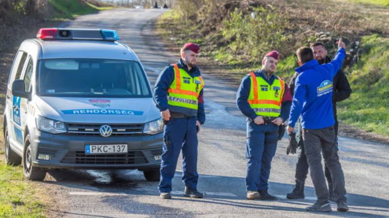 Macaristan'da kontrolden çıkan ralli otomobili, yarışı izlemeye gelenlere çarptı: 4 ölü