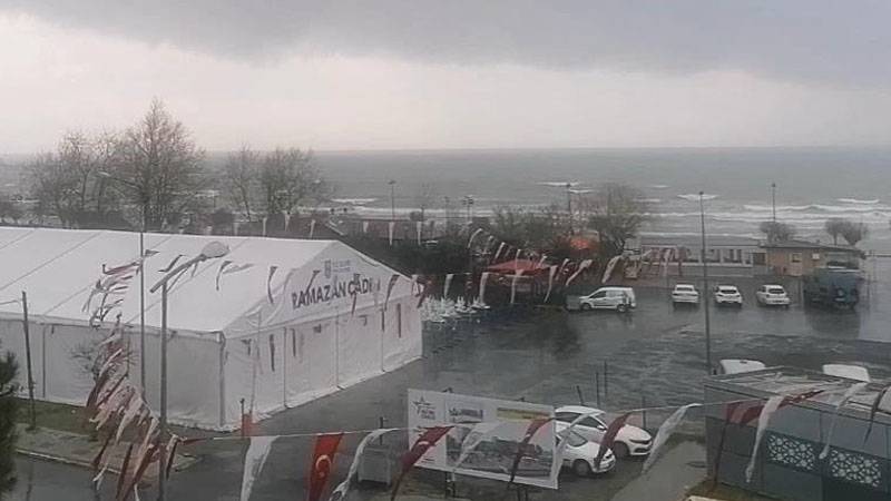 İstanbul'u sağanak yağış ve fırtına vurdu