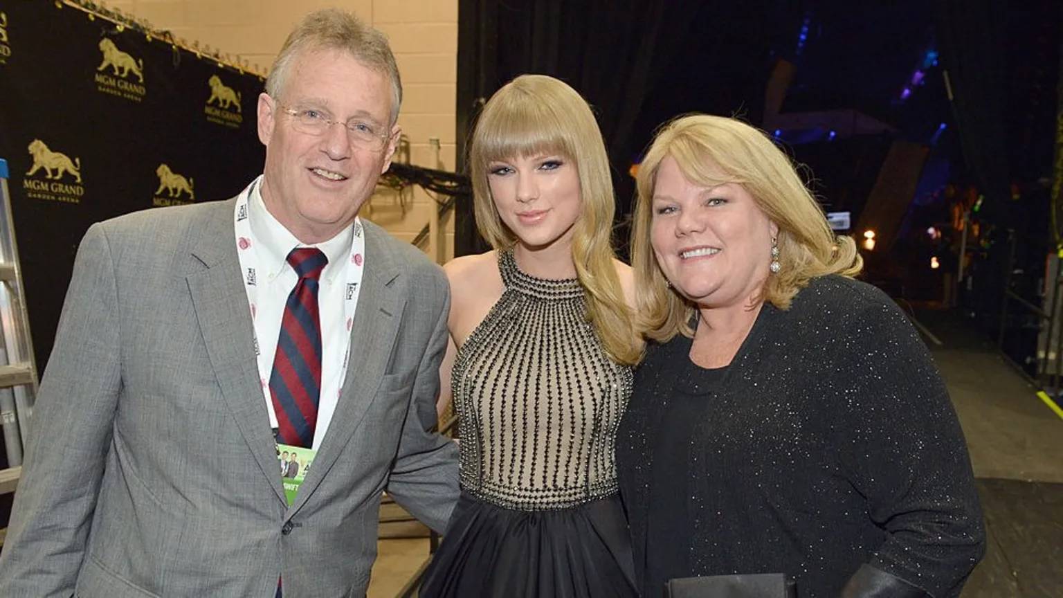 Taylor Swift'in babası, Avustralya'daki saldırı iddiasıyla ilgili suçlamadan kurtuldu