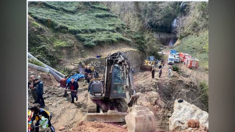Trabzon'da içme suyu isale hattı çalışmasında göçük; 3 işçi yaşamını yitirdi