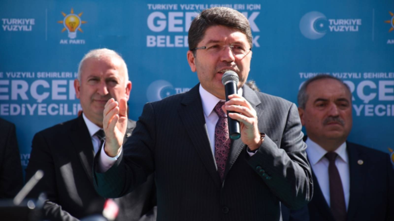 TBMM Başkanvekili Karaca, Adalet Bakanı'na 'bağlılık yemini ettiği' Anayasa'yı hatırlattı: Siz yargı değilsiniz, aynı hassasiyeti laik Cumhuriyete göstermeniz gerek