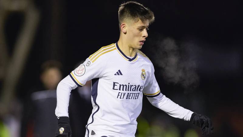 La Liga devi Real Madrid'in sezon başında rekor bedelle transfer ettiği Arda Güler, bu sezon beklenen süreyi alamadı. Eflatun-beyazlılarda geleceği henüz belli olmayan 19 yaşındaki on numaraya bir takımın daha talip olduğu öğrenildi.