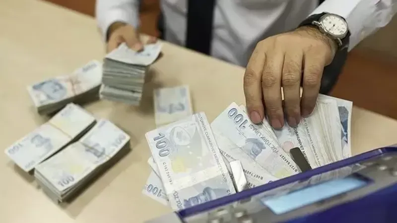 İNTERNET ADRESİNE DİKKAT EDİN | Kredi başvurusunu dijital kanallardan yaparken bankanın orijinal internet sitesi olduğundan emin olmak gerekir. Bankanın web adresinin yazılı olduğu yerin sol yanında kilit işareti olmasına dikkat etmeli. Bu işaret, internet sitesinin güvenli bir site olduğu anlamına geliyor.