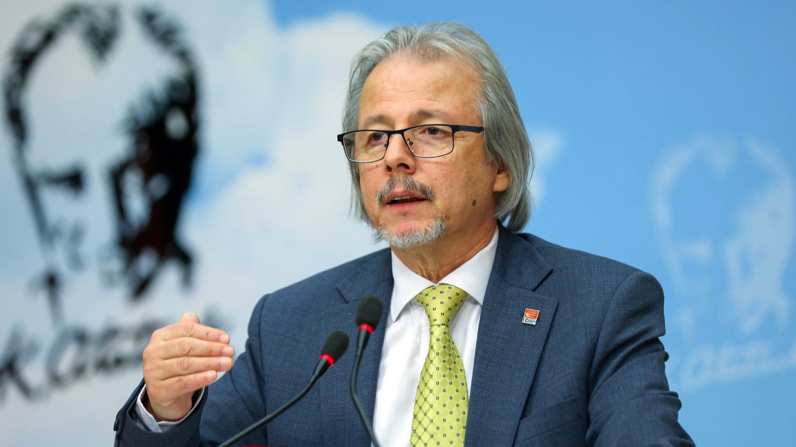 İlhan Uzgel'e CHP dış politikasında yeni görev