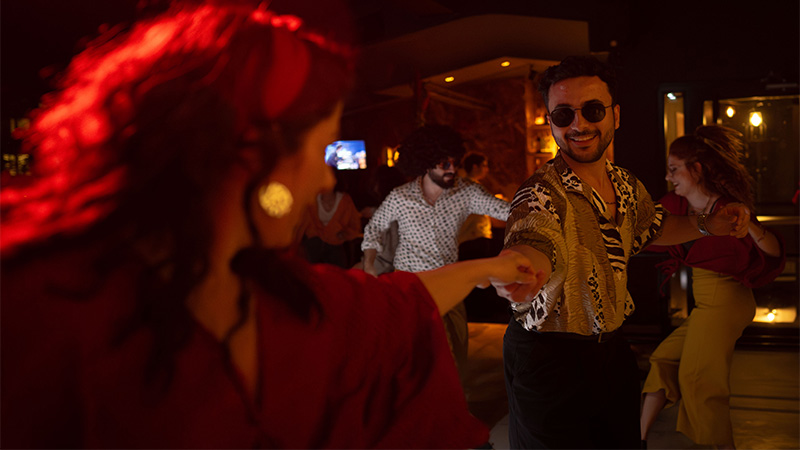 Dünya Dans Günü, Uluslararası Tiyatro Enstitüsü (ITI) ve Uluslararası Dans Komitesi tarafından 1982 yılında tanıtılarak, modern balenin kurucusu Jean Georges Noverre’in anısına her yıl 29 Nisan’da kutlanıyor. Ankara’da da dans severler, birçok kültüre ait ulusal ve uluslararası danslara ilişkin tecrübeli eğitmenler tarafından verilen eğitimlere ilgi gösteriyor. Lindy hop, başkentlilerin ilgi gösterdiği danslar arasında yer alıyor.