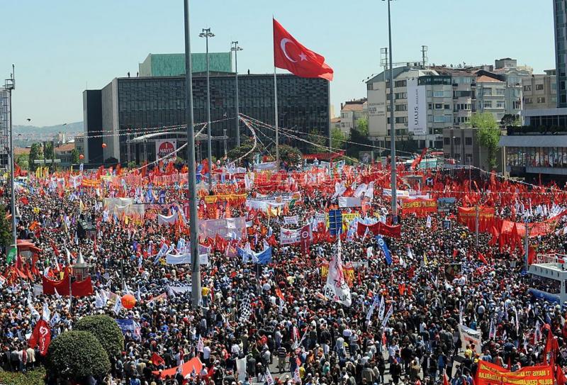2010 yılında Taksim Meydanı'nda düzenlenen 1 Mayıs kutlamaları